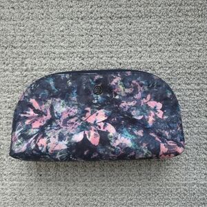 Lululemon City Essentials Pouch - Rare!